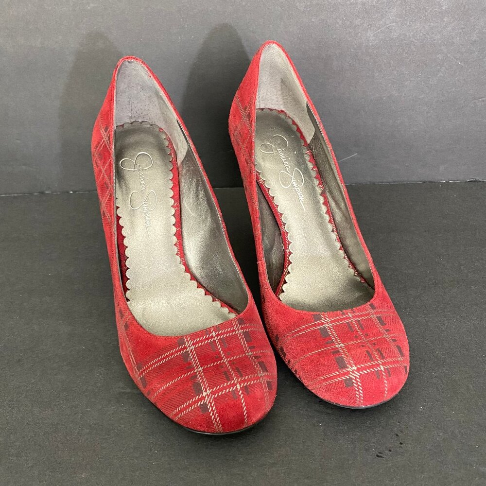 Jessica Simpson Round toe red plaid pumps, size 8 1/2.